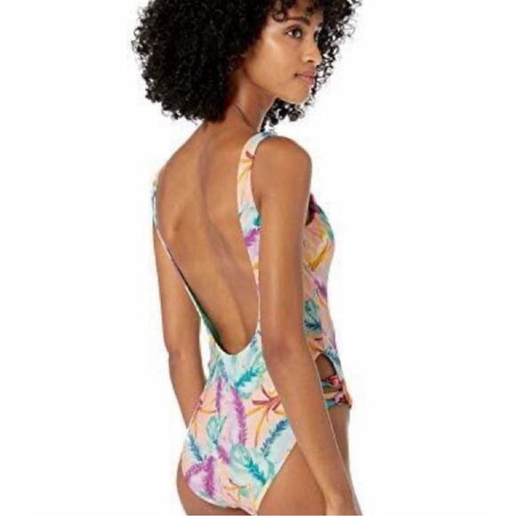 NWT Bar III Copacabana Printed Twist-Front One-Piece Swimsuit Multicolor Medium - Picture 2 of 12